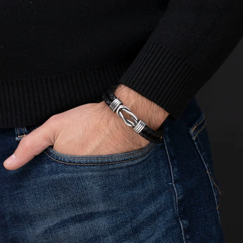 Braided Leather Bracelet for Men - Custom Pet Name Engraving｜Rugged Yet Heartfelt Memorial Gift for Dog/Cat Dads